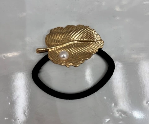 Резинка для волос с декором "AKS - DesignPRO", листик, цвет золото, 5*3,5см