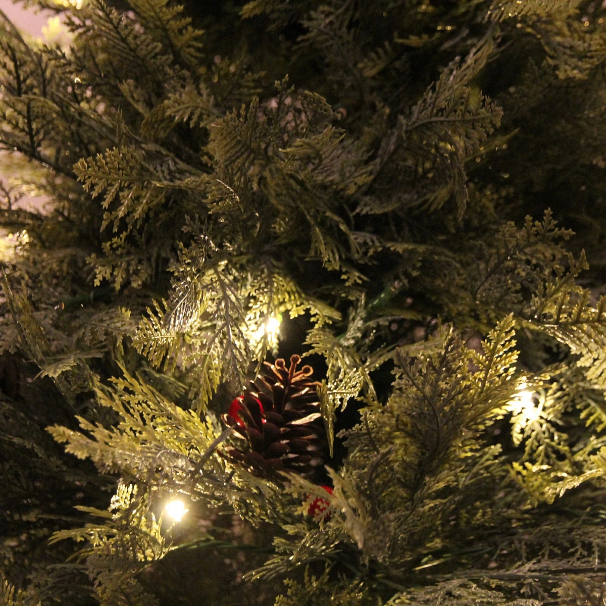 Ёлка светодиодная в горшке "Лесная радость" 90 см, (260 веток) 80 ламп LED, цвет свечения-Теплый белый