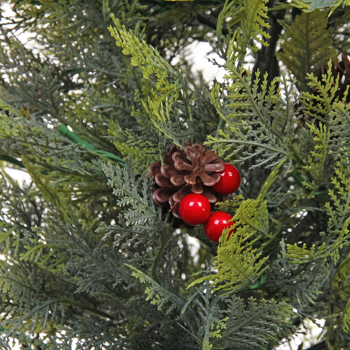 Ёлка светодиодная в горшке "Лесная радость" 90 см, (260 веток) 80 ламп LED, цвет свечения-Теплый белый