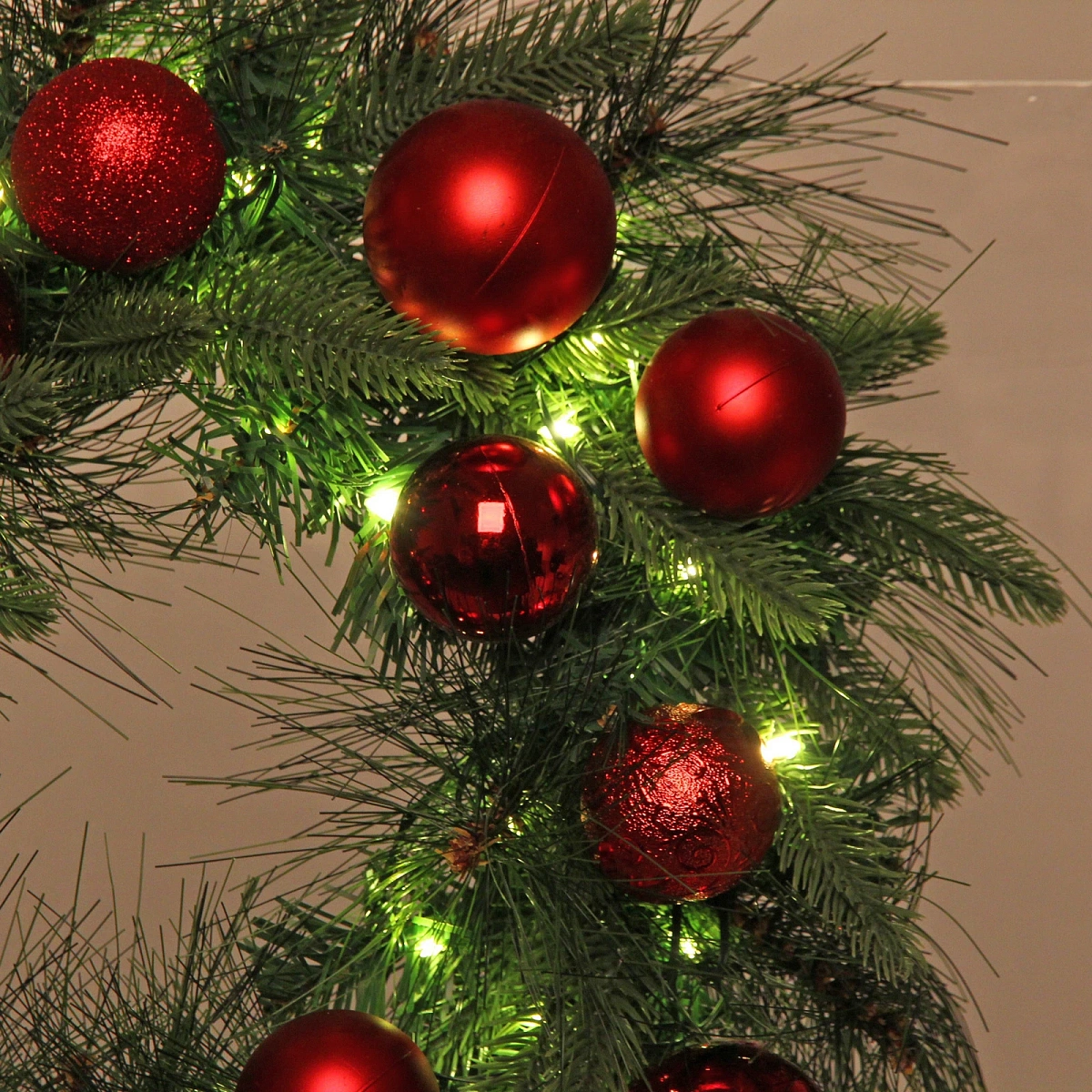 Венок хвойный "Сказочное чудо" d-40 см, ПВХ, литой ПВХ, Красный