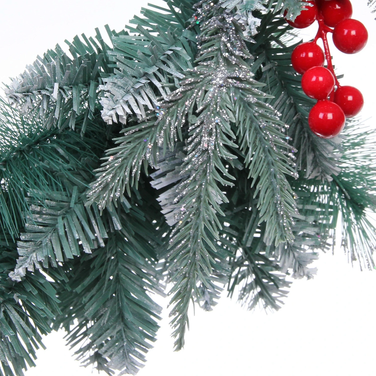 Венок хвойный "Волшебство зимы" d-50 см, ПВХ, литой ПВХ, шишки, ягоды