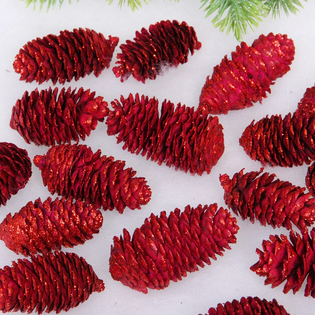 Композиция для декора "Сказочные шишки" 10*10*13 см (120 гр), красный