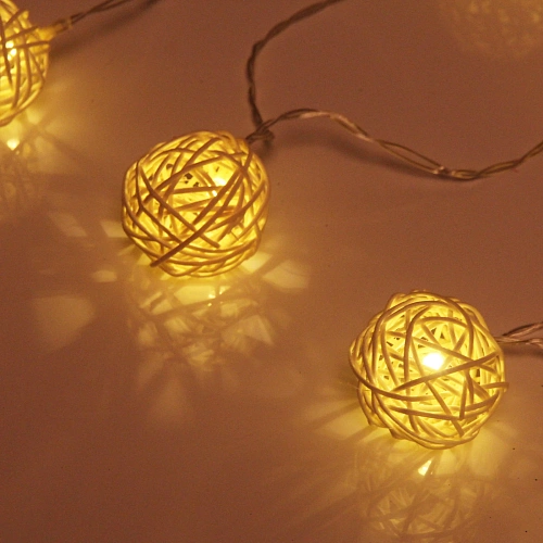 Гирлянда для дома  2м 10 ламп LED с насадками ШАР ПЛЕТЕНЫЙ БЕЛЫЙ d-5 см, прозрачпровод, Теплый белый на батарейках 2АА_3